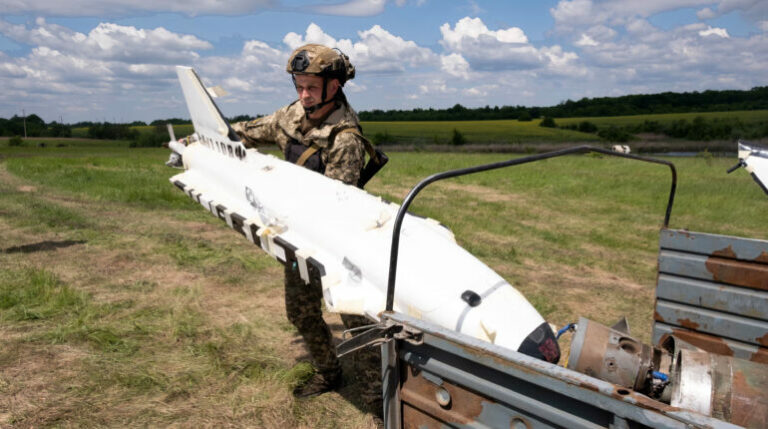 "Eltévedt ukrán harci drón zuhant le Észtország területén..."