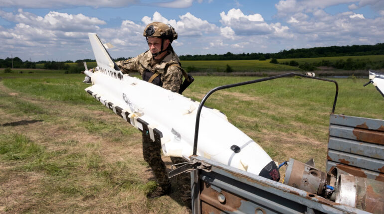 "Eltévedt ukrán harci drón zuhant le Észtország területén..."