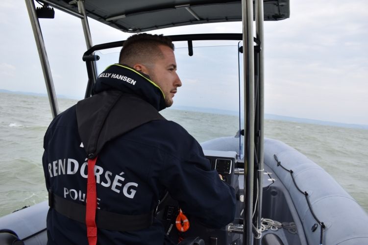A Balatonon mentettek a vízirendőrök Fotó: Police.hu