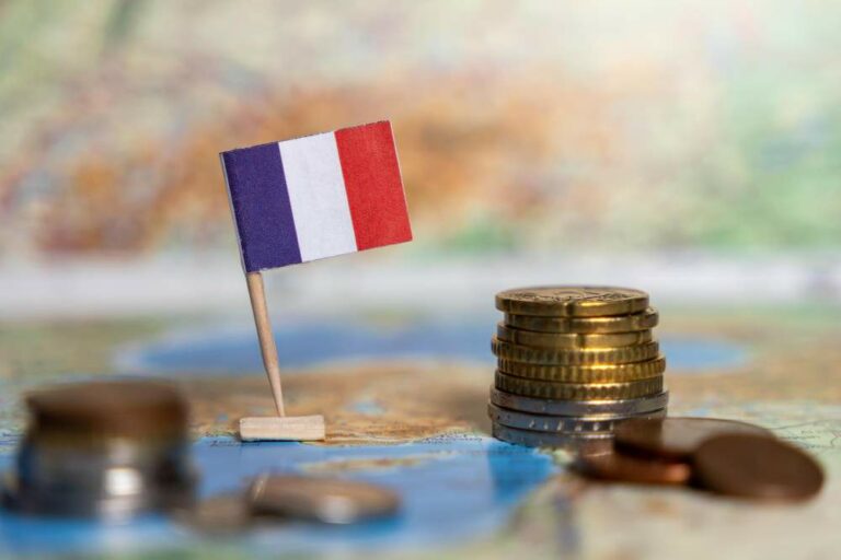 Felrobbantotta a francia közéletet a milliárdosokra szabott vagyonadó a „Zucman-adó”