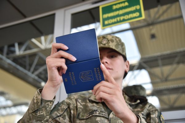 "...sok szülő még a 18. életévének betöltése előtt külföldre menekítette fiúgyermekét...."