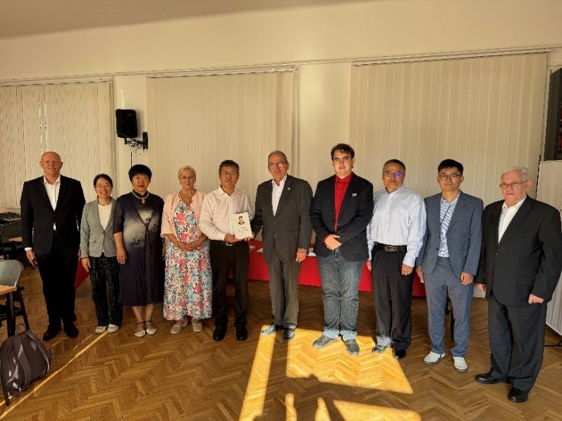 Kínai tudósok a Munkáspártnál