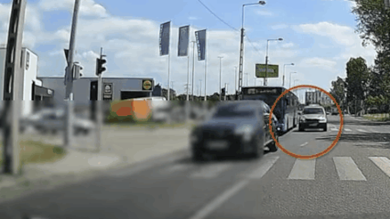 Megállásra kényszerítette a buszt, majd a záróvonalon át előzött egy autós a XVII. kerületben
