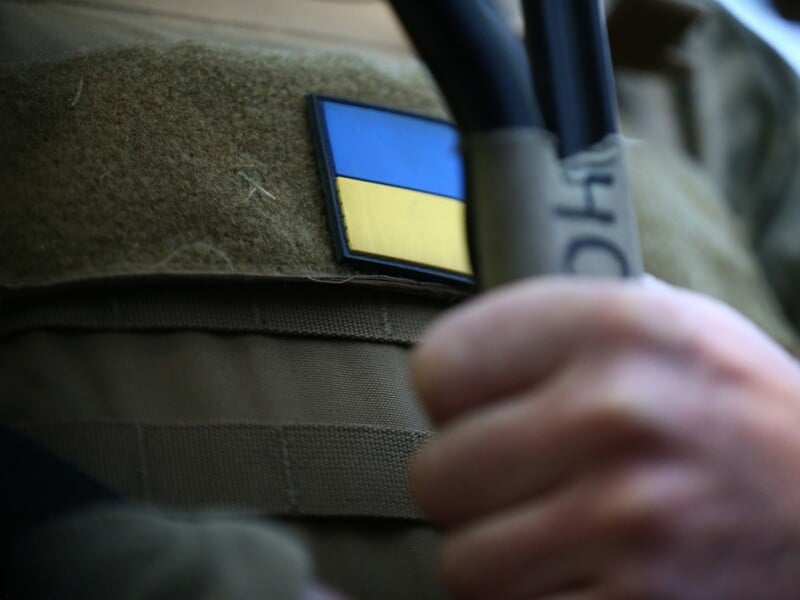 "A miniszter ugyanakkor elismerte, hogy előfordulnak erőszakos toborzási kísérletek, az úgynevezett „buszosítás” esetei, amikor hatósági erővel próbálják bevonni a katonakorú férfiakat."