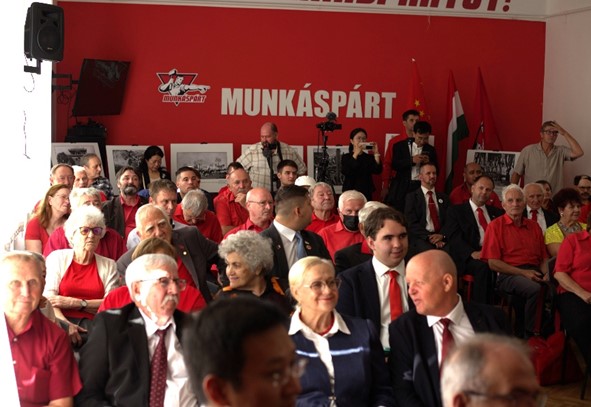 Ünnepi megemlékezés a Munkáspárt központi székházában