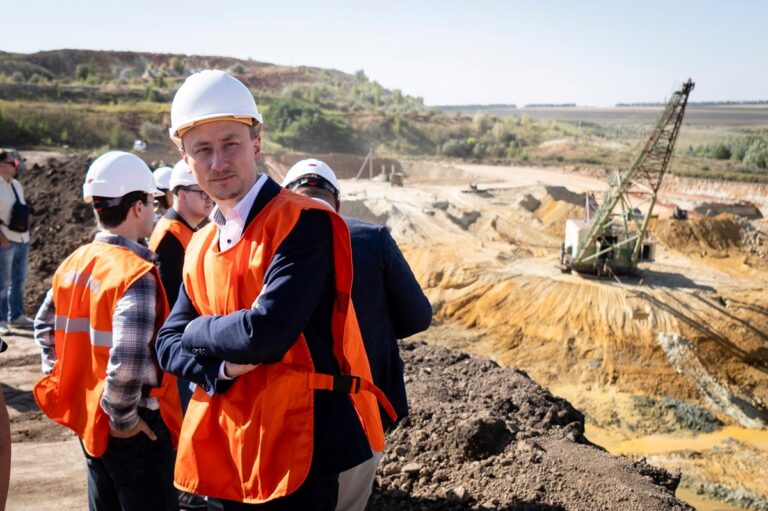 "Szoboljev szerint az ilyen helyszíni látogatások kulcsfontosságúak a befektetési potenciál felméréséhez..."