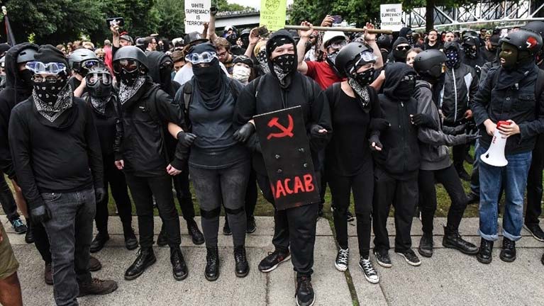 Az antifa terrorista szervezet a tőke szolgálatában