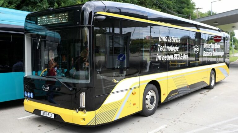 A blade típusú elektromos autóbuszok suhannak majd Kaposvár utcáin. Fotó: Muzslay Péter