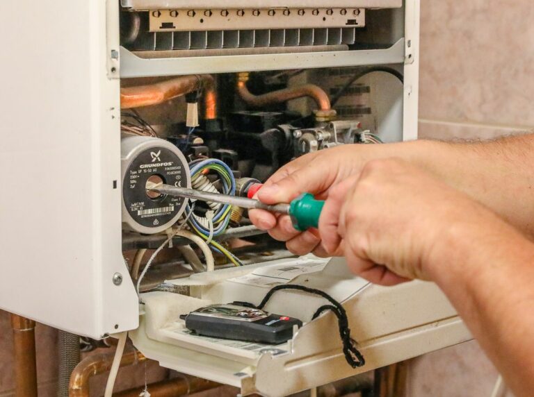 A csaló fűtésszerelő bár megígérte, de nem végezte el a munkát Fotóillusztráció: Unger Tamás