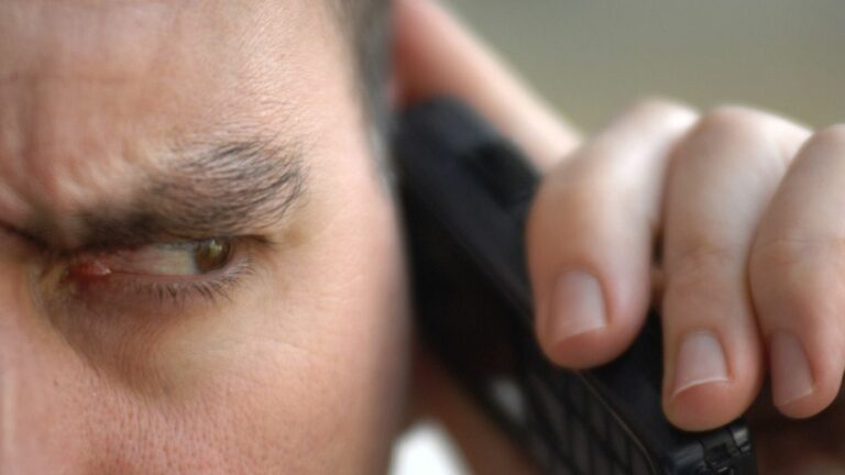 Telefonos zaklatás, átverési kísérlet majd fenyegetés. Forrás: MW