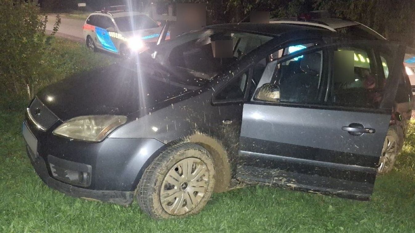 130 kg lopott dióval a csomagtartóban próbáltak menekülni. Forrás: police.hu