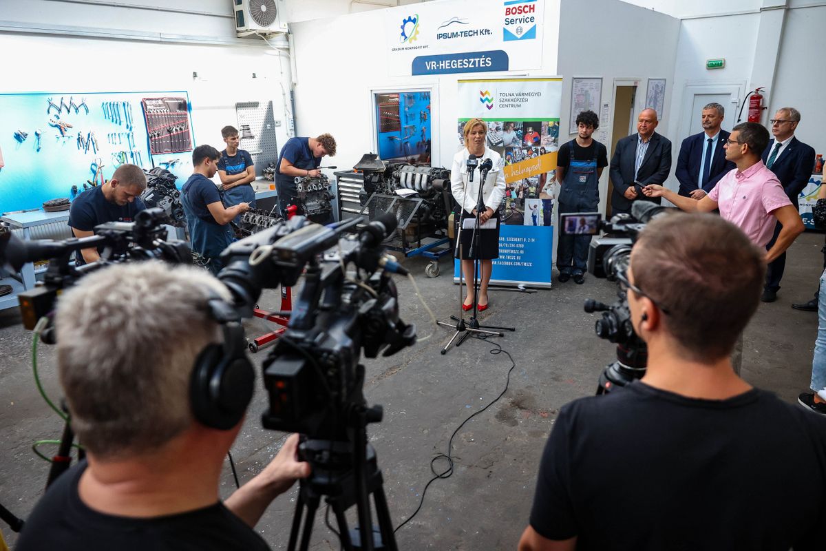 A duális képzésről tartott sajtótájékoztató helyszíne az egyik tanműhely volt Fotó: Mártonfai Dénes