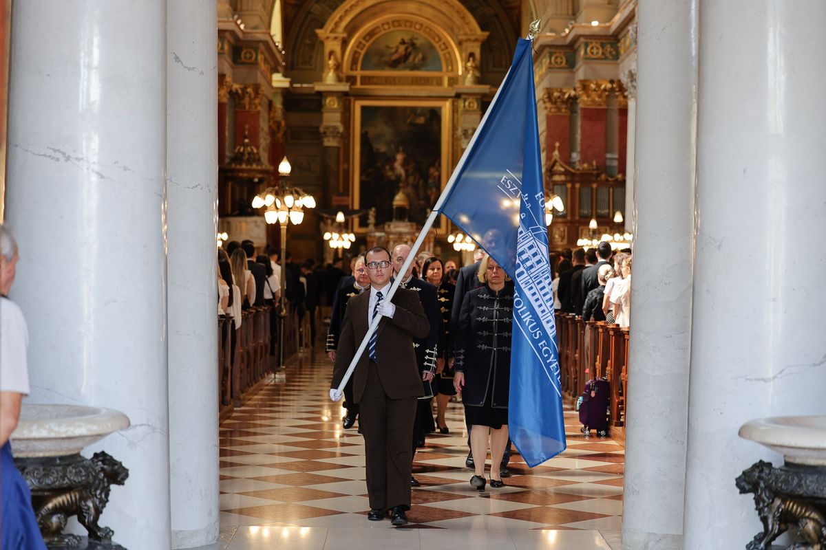 Szentmisével összekötött tanévnyitó volt a Bazilikában Fotó: Huszár Márk