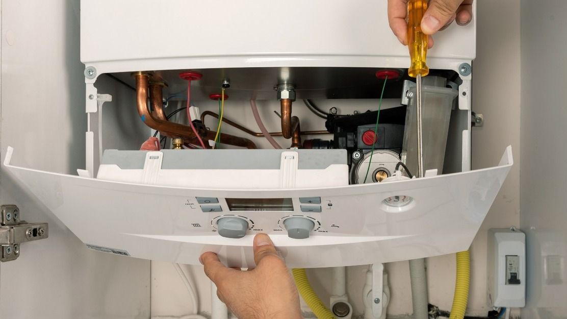 A biztonságos fűtés érdekében mindig szakember segítségét kérjük! Forrás: futesrevital.hu