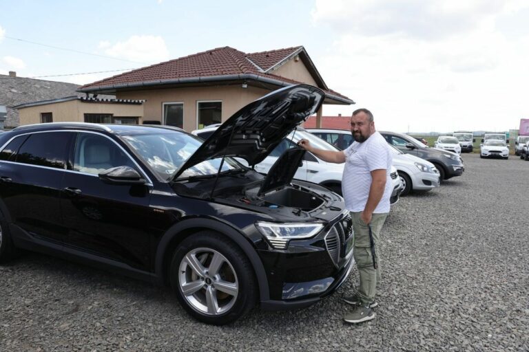 A használtautó-piac Tolnában másként működik, mint a fővárosban, itt inkább kora tavasszal van nagyobb forgalom, mondta Máté Tibor szekszárdi kereskedő Forrás: Makovics Kornél /Tolnai Népújság