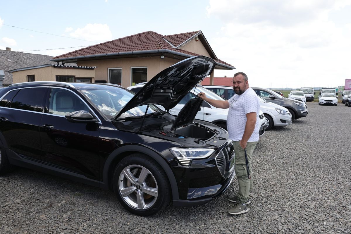 A használtautó-piac Tolnában másként működik, mint a fővárosban, itt inkább kora tavasszal van nagyobb forgalom, mondta Máté Tibor szekszárdi kereskedő Forrás: Makovics Kornél /Tolnai Népújság