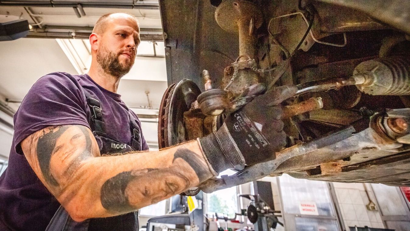 Használt autó esetén nagyon sok tényezőt kell megvizsgálni, ha jól akarunk választani Fotó: Szakony Attila