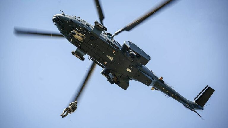 Katonai helikoptereket küldtek fel Hevesben Forrás: MH Kiss József 86. Helikopterdandár - hivatalos oldal / Facebook