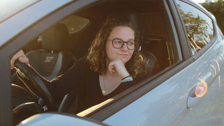 Engedélyt, de minél előbb! Felpörgették a sulijogsi-programot, rárepültek a 16 éves középiskolások