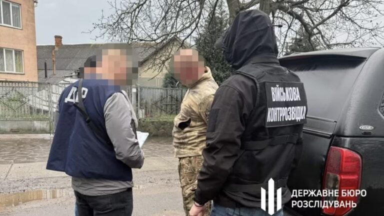 "A hatóságok akkor csaptak le rá, amikor éppen átvette egy 1000 dolláros megállapodás második részletét..."