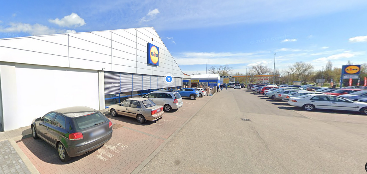 Tűz keletkezett egy hatvani áruházban Forrás: Google Maps