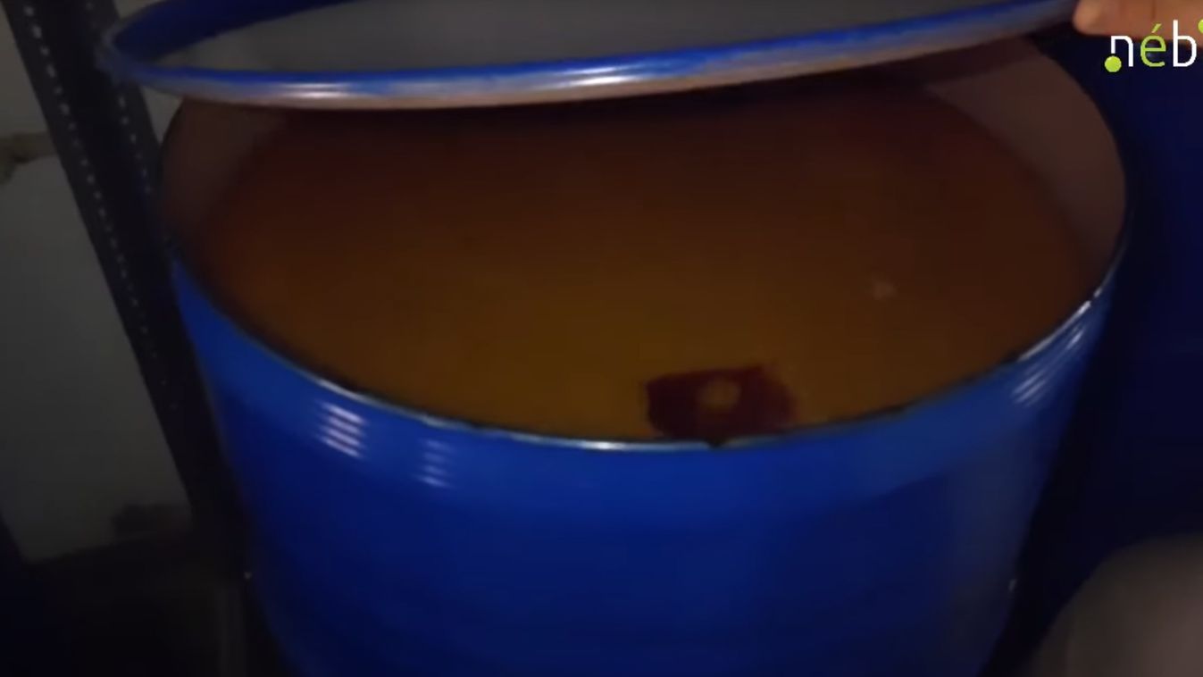 "A vállalkozó elmondása szerint a tárolókban méz volt..."