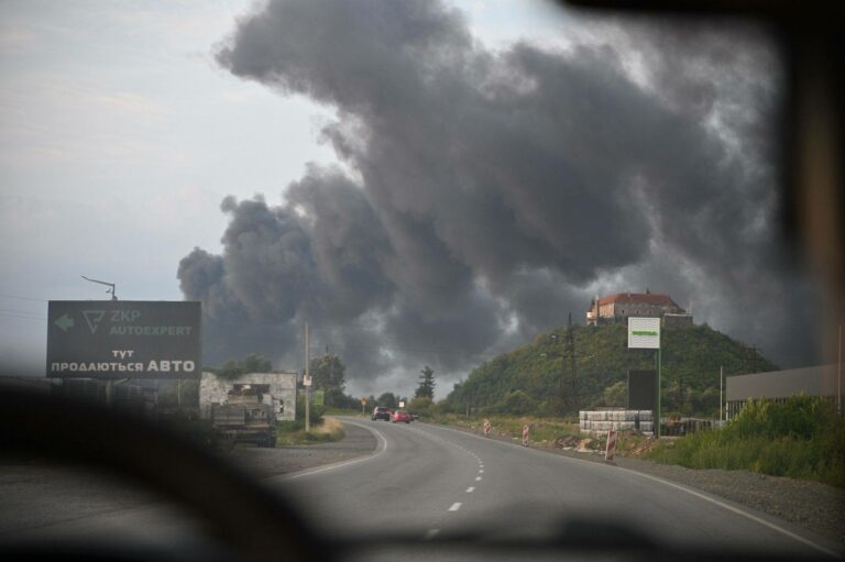 "...Akik itt maradtak, azokat már a bombák sem üldözik el..."