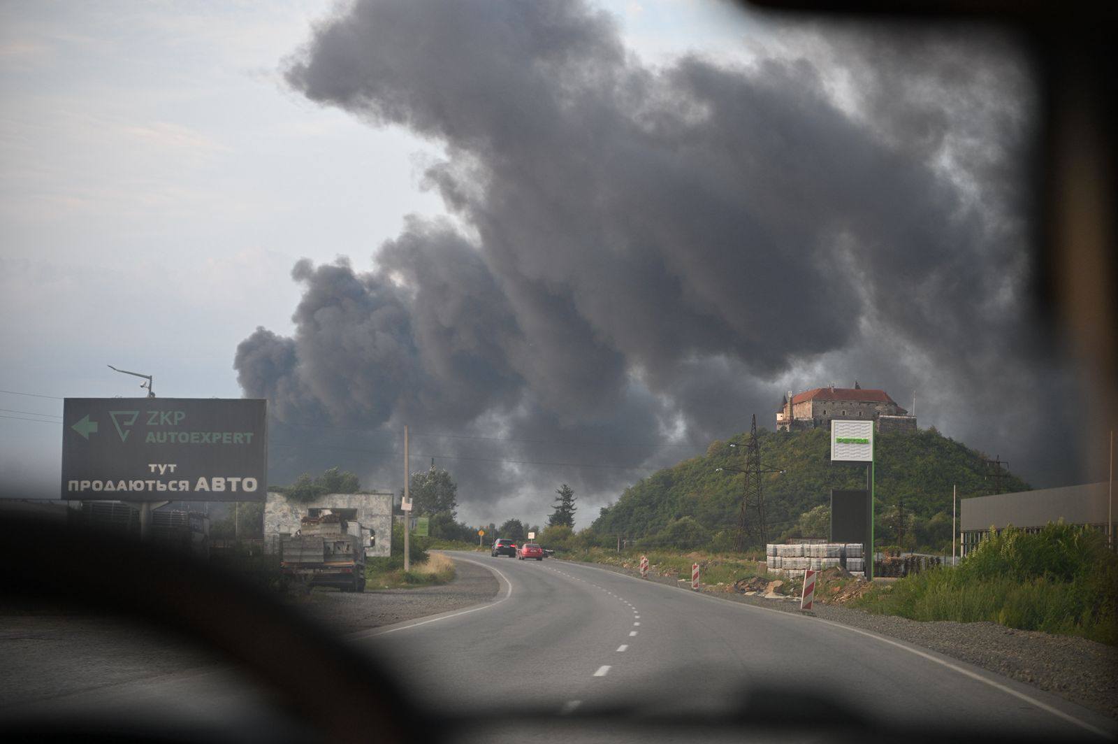 "...Akik itt maradtak, azokat már a bombák sem üldözik el..."
