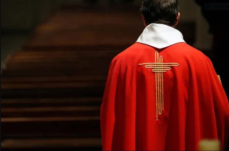 Gyöngyös melletti plébániára vetették ki a hálójukat az online csalók Forrás: Shutterstock