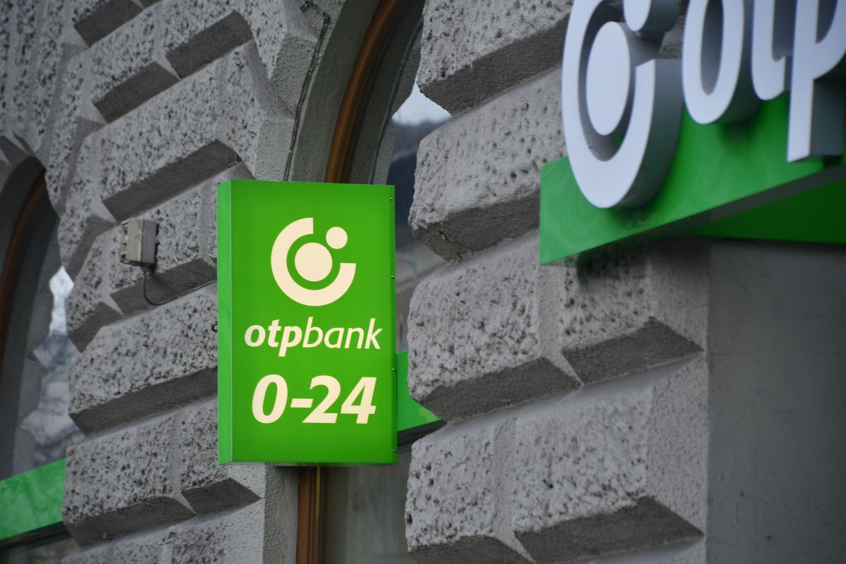 Az OTP Bank leállást tervez a hétvégére Forrás: Shutterstock