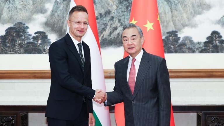 Szijjártó Pekingben – jó döntés