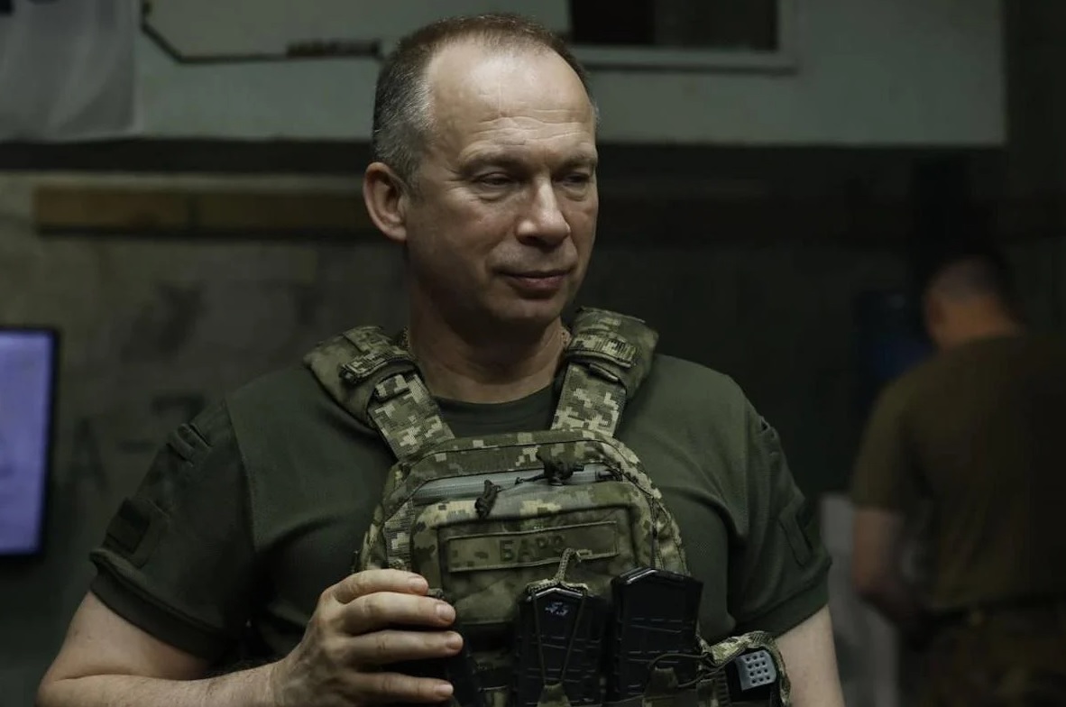 Ez az első jelentősebb személyi változás azóta, hogy az ukrán védelem áttért a hadtestalapú irányítási rendszerre.