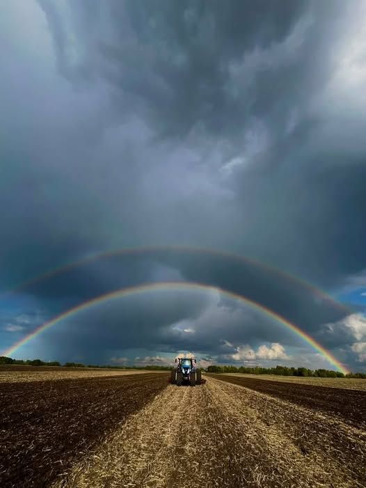 Kömlő felett hétfőn látványos dupla szivárvány volt látható Forrás: MetFigyelő/Kobolák Kristóf