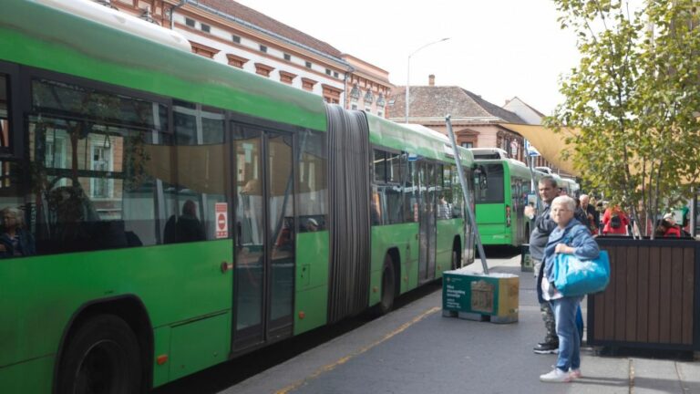 A Tüke Busz járatainak egy részén az ablakok nem nyithatók, az utasok fulladoznak a hőség miatt - panaszolja olvasónk Forrás: MW