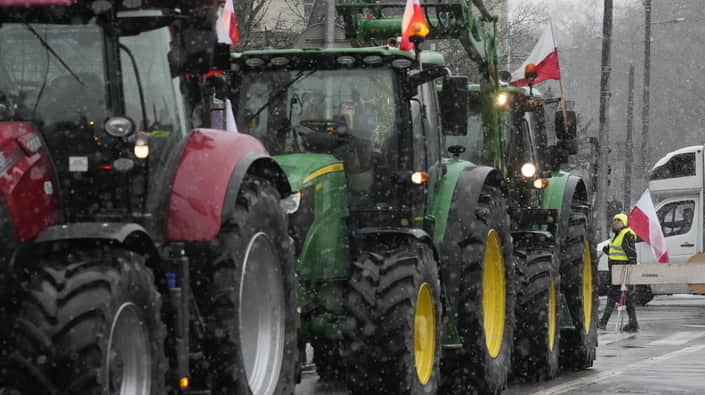 FOTÓ: CZAREK SOKOLOWSKI/ASSOCIATED PRESS/EAST NEWS Bár Varsó Kijev egyik fő szövetségese volt és marad is az Oroszországgal vívott háborúban, a mezőgazdaság a legégetőbb viták forrása a két ország között.