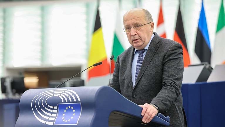 A litván biztos háborút akar