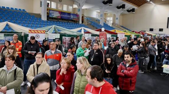 A salgótarjáni állásbörzén a munkahelyet kereső érdeklődők közel 700 állásajánlatot találtak...