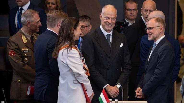 Aminek nem örülünk: hűségeskü a NATO mellett