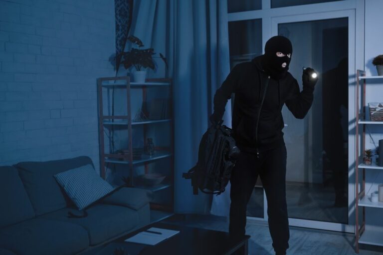 Maszkos betörők járják a makkosházi Aldi és a Csongrádi sugárút környékét Szegeden.