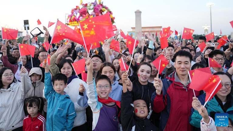 Boldog születésnapot, Kína!