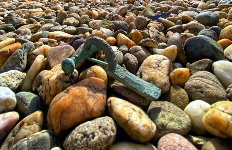 A folyami kavicsok között pihent a fibula Forrás: TelePaks