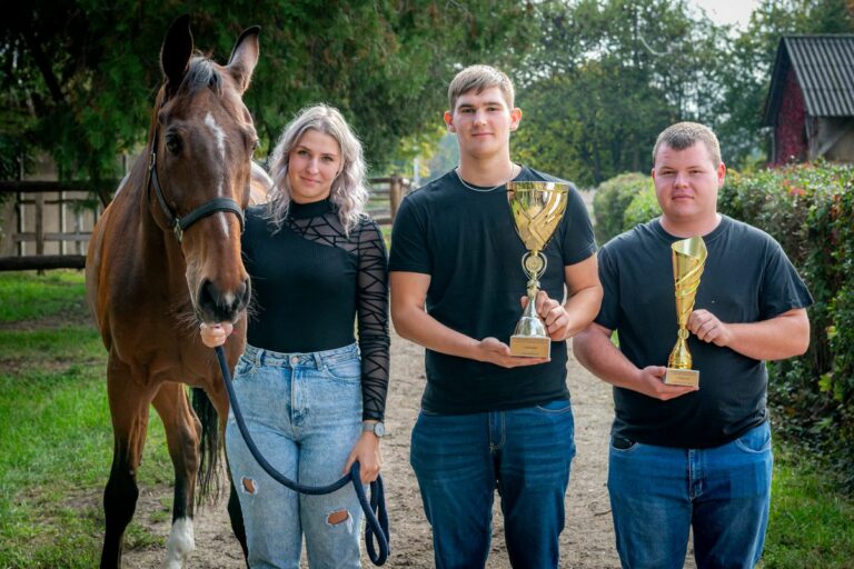 A Széchenyi István Egyetem Veres Péter Mezőgazdasági és Élelmiszeripari Technikumának győztes csapata: Kállai Boglárka, Póczi Mátyás és Rabai Ábel. Fotó: Adorján András/SZE