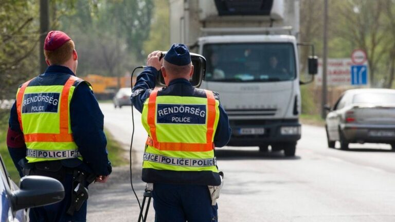 A gyorshajtás bírságot érhet, akár már a legminimálisabb sebességtúllépés esetén is Fotó: Bús Csaba / Archív-felvétel