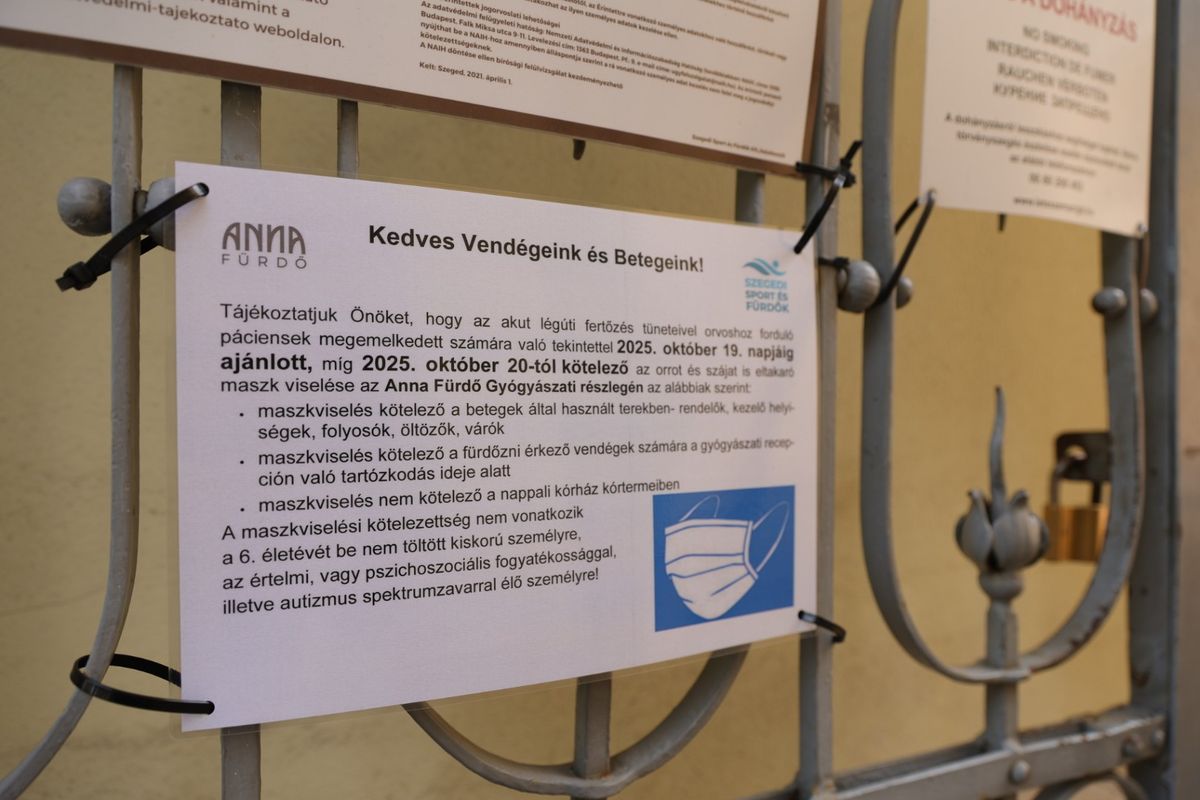 Az Anna Fürdő falain újra ott a felirat, amit senki sem akart viszontlátni. Fotó: Karnok Csaba