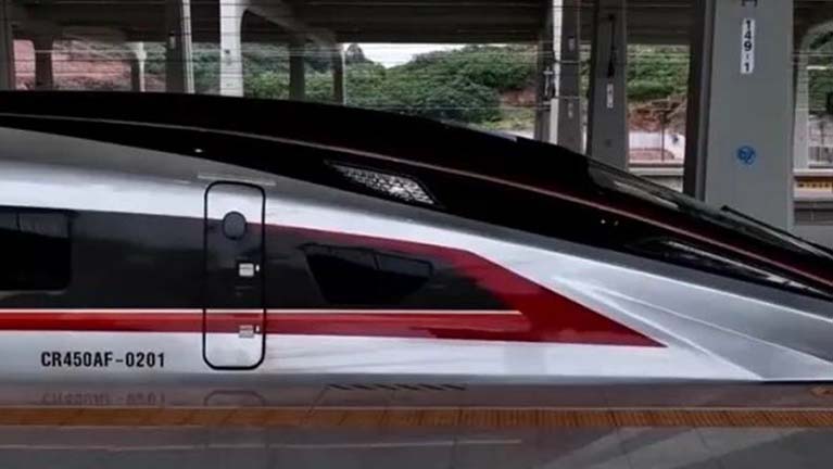 Kínai gyorsvasút: 450 kilométer óránként