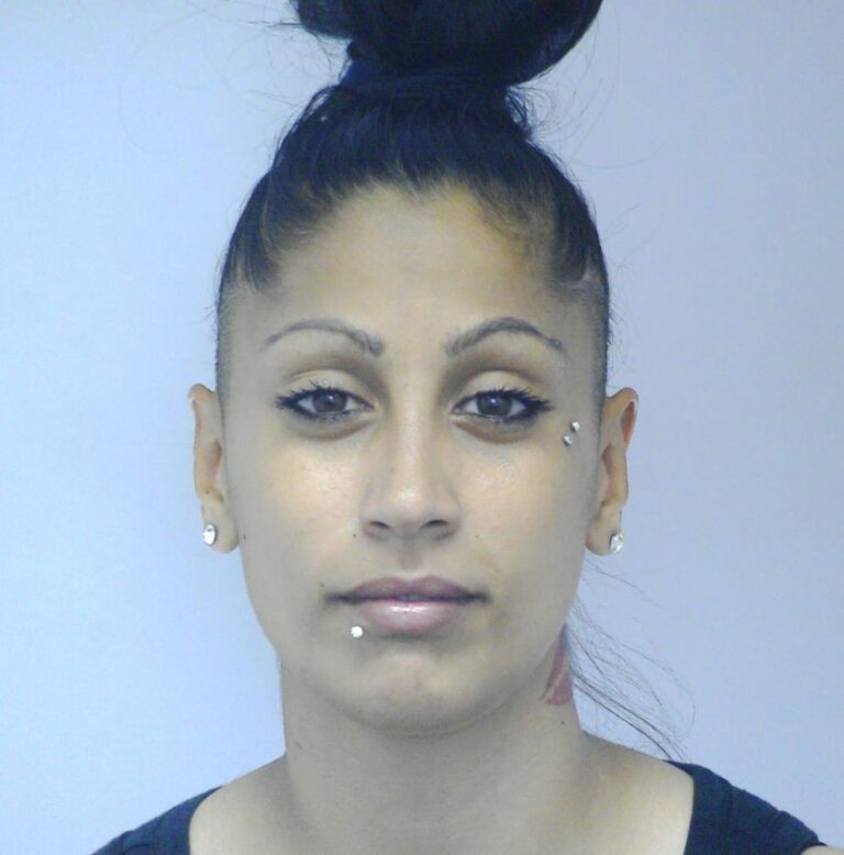 Gazsi Ramónát lopás, ittas vezetés és pénzhamisítás miatt körözi a rendőrség Forrás: police.hu