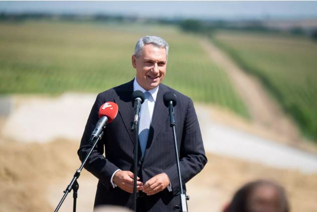 Fotó: Facebook - Lázár János építési és közlekedési miniszter