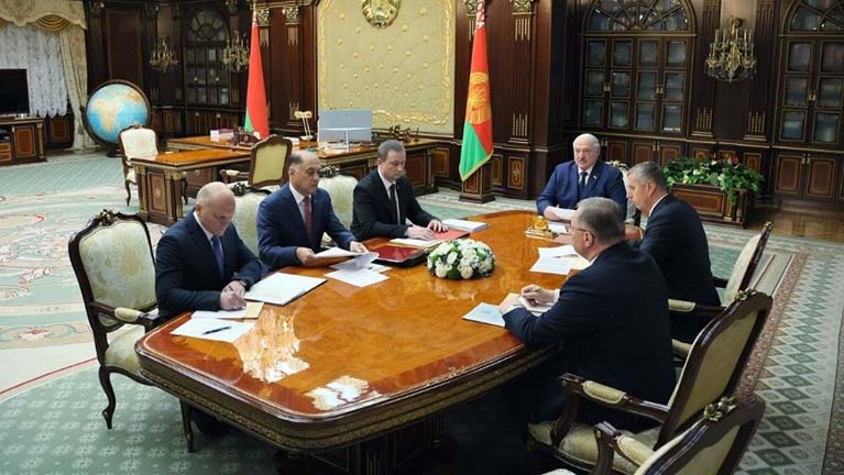 Lukasenko: Belarusz érdeke az első!