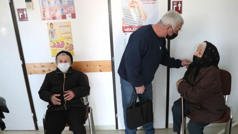 Újból kötelező maszkviselés van a tatabányai kórházban Fotó: Lang Róbert / Forrás: Somogyi Hírlap