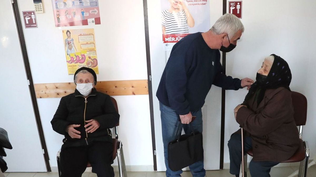 Újból kötelező maszkviselés van a tatabányai kórházban Fotó: Lang Róbert / Forrás: Somogyi Hírlap